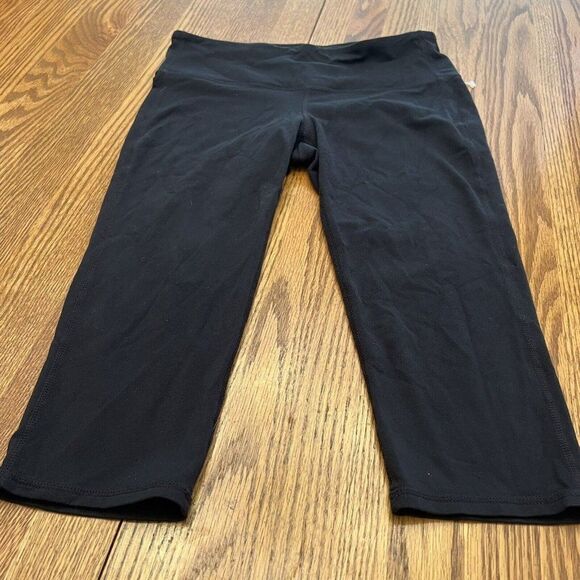 Athleta Black Activewear Athletic Fit Crop Capri Elastic Waist Leggings Size S - Picture 1 of 4